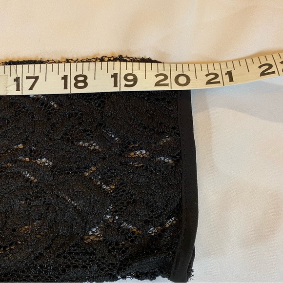 One Clothing Lace sleeve tunic top with keyhole neckline in back - Picture 5 of 9